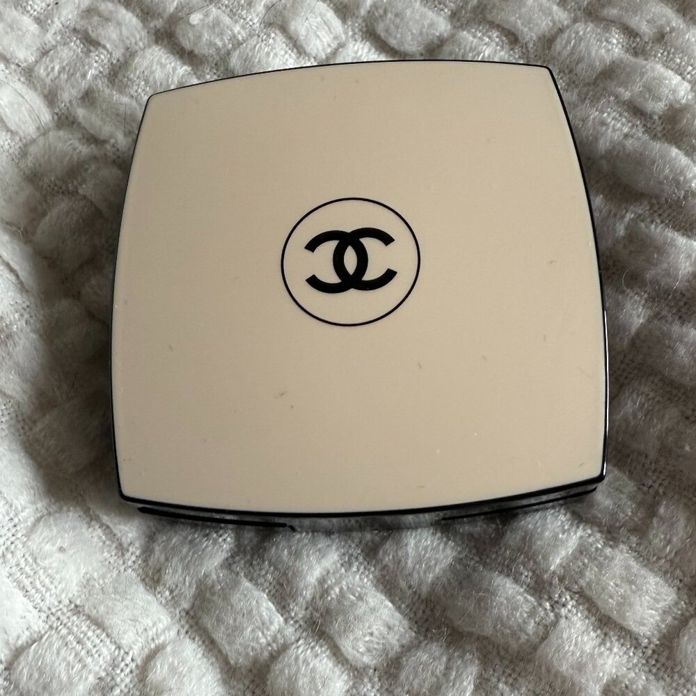 Chanel Eyeshadow Pallette LES BEIGES Medium No Box